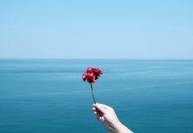 If you want to feel more self-confident as you age, say goodbye to these Behavior